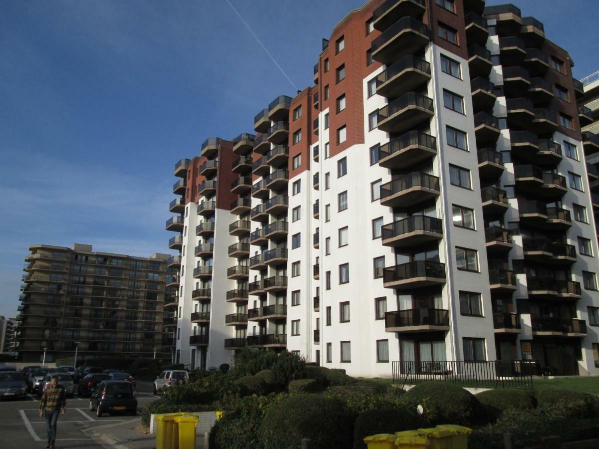 Appartamento De Panne Plaza Esterno foto